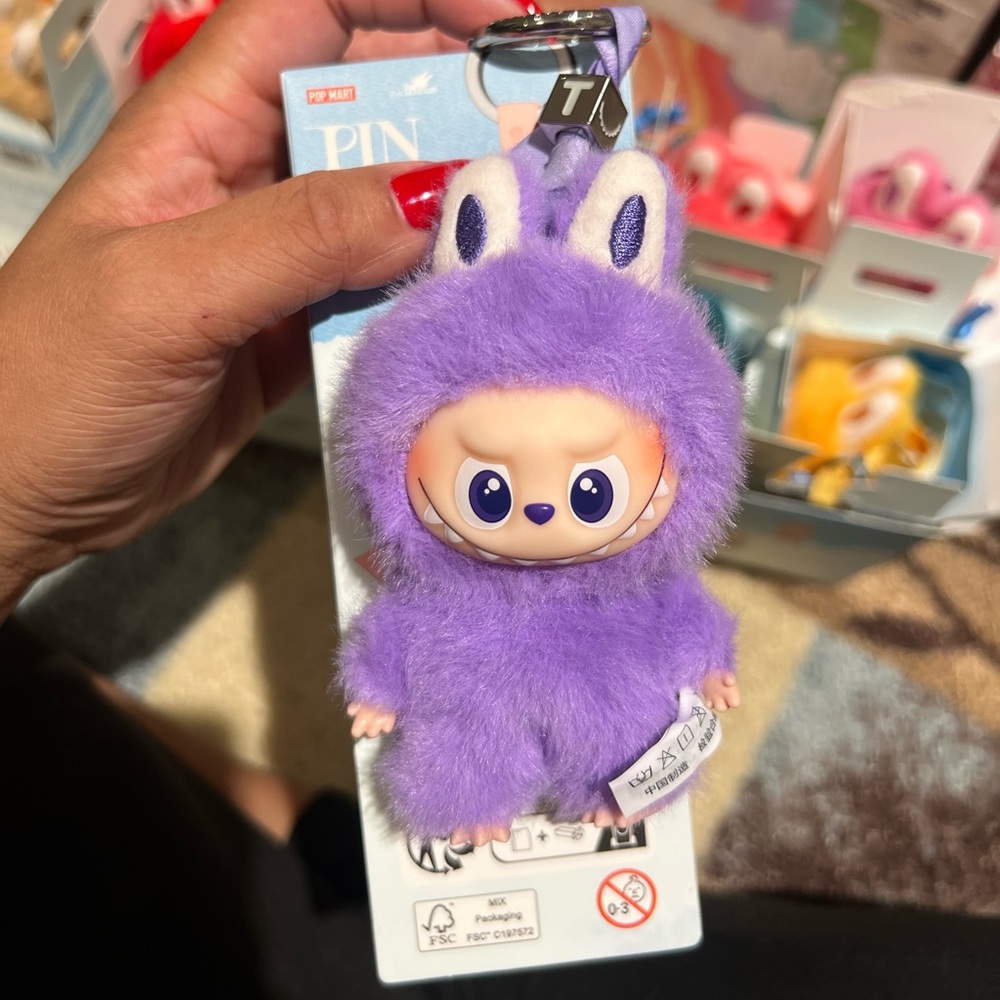 POP MART - LABUBU - PIN OF LOVE -  CONFIRMED - LETTER T